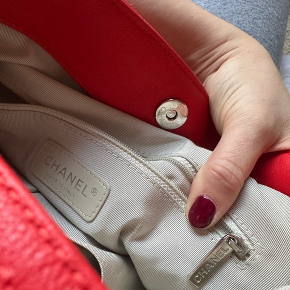 CHANEL Chain Around Lamb Quilted Hobo - Picture 6 of 16